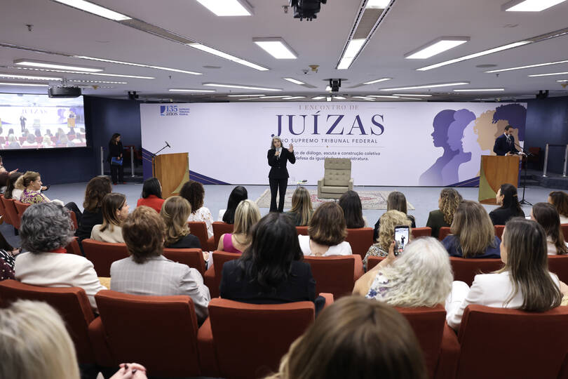 AMB apresenta o Observatório das Magistradas Brasileiras à Ministra Carmen Lúcia durante o I Encontro de Juízas no STF