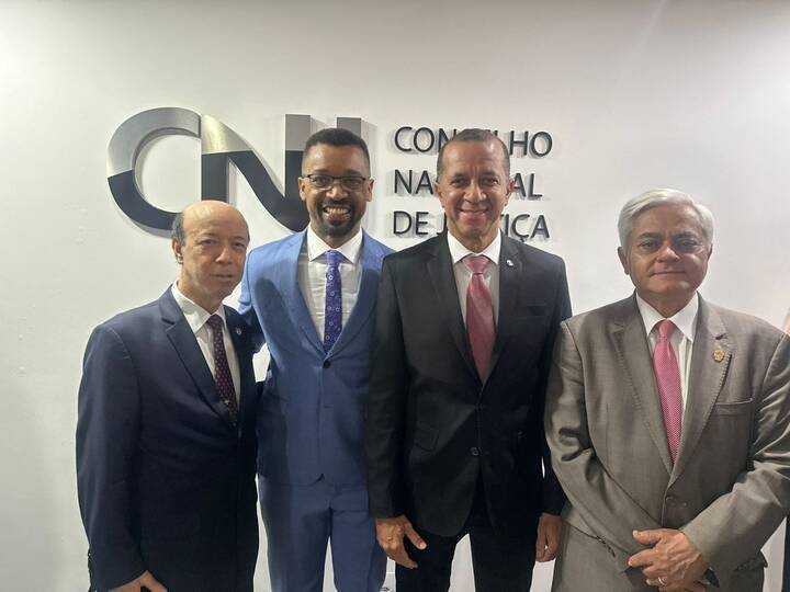 Ex-presidente da AMAGIS-DF toma posse como conselheiro do CNJ