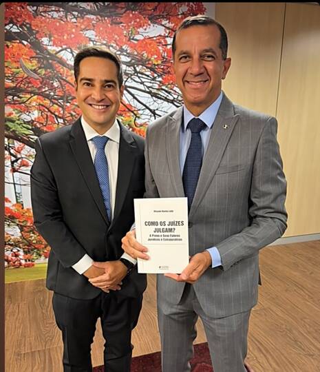 Magistrado lança livro sobre o ofício dos Juízes